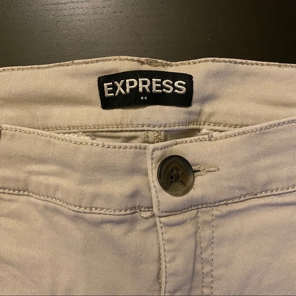 🍓Express Mid Rise Shorts - Picture 2 of 4